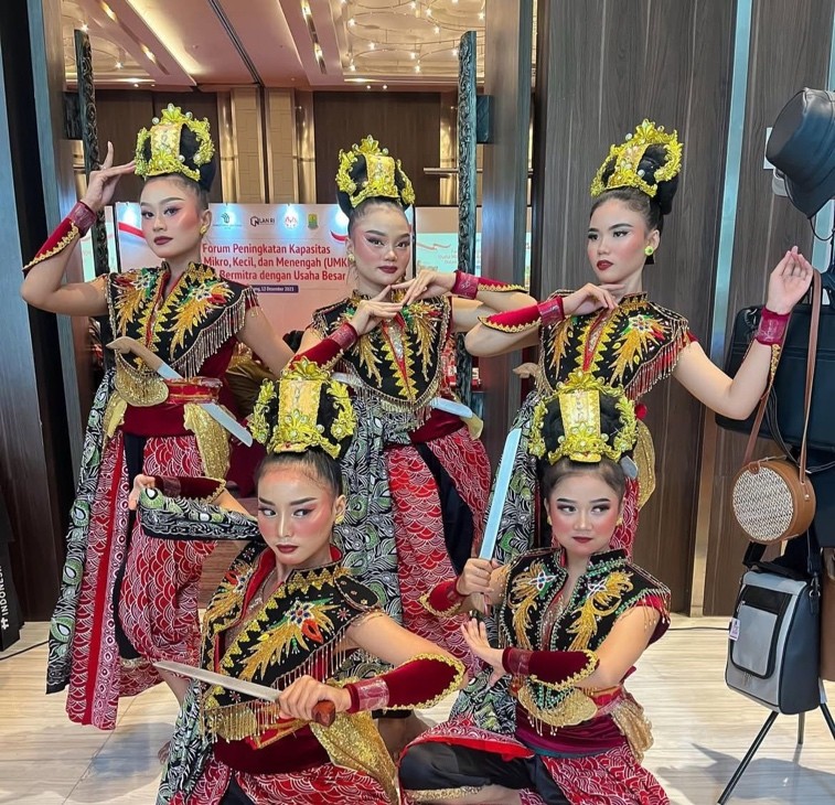 Sedekah Bumi dan Babaritan: Simbol Harmonisasi Manusia, Alam, dan Rasa Syukur