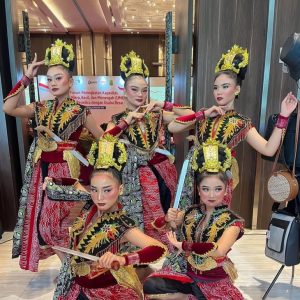 Sedekah Bumi dan Babaritan: Simbol Harmonisasi Manusia, Alam, dan Rasa Syukur